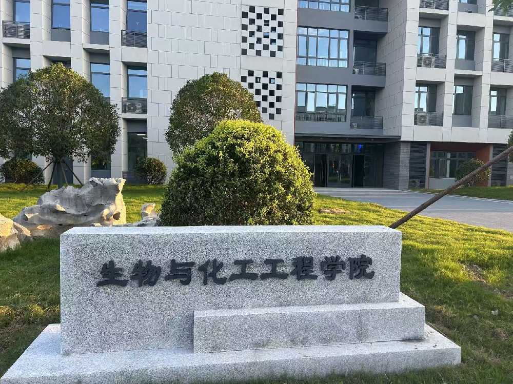 于都县扬州职业大学体育场高杆灯项目